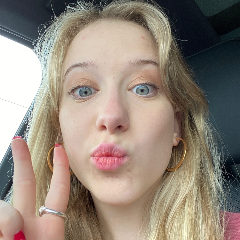 Meet your Posher, Chloe